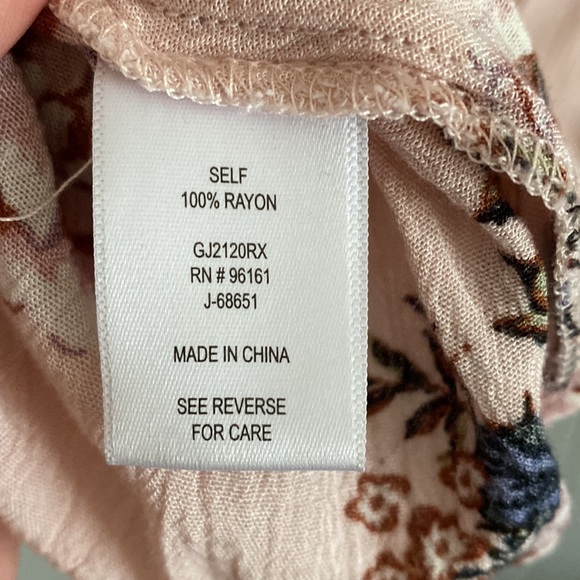 Gypsies & Moondust floral cold shoulder 3/4 sleeve top size L - Picture 7 of 7